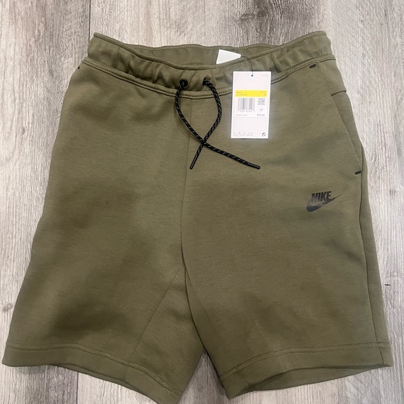 Nike Tech Fleece Shorts - Picture 1 of 4